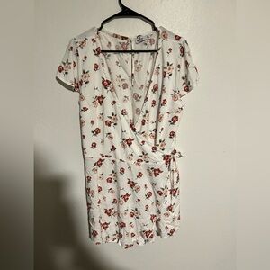 Hollister White and Red Floral Pattern Wrap Front Romper Size XL